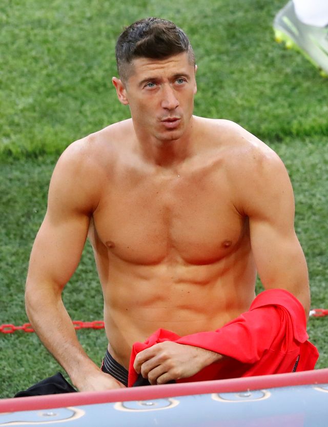 Robert Lewandowski z wydepilowanym torsem gotowy na mecz Polska - Senegal 