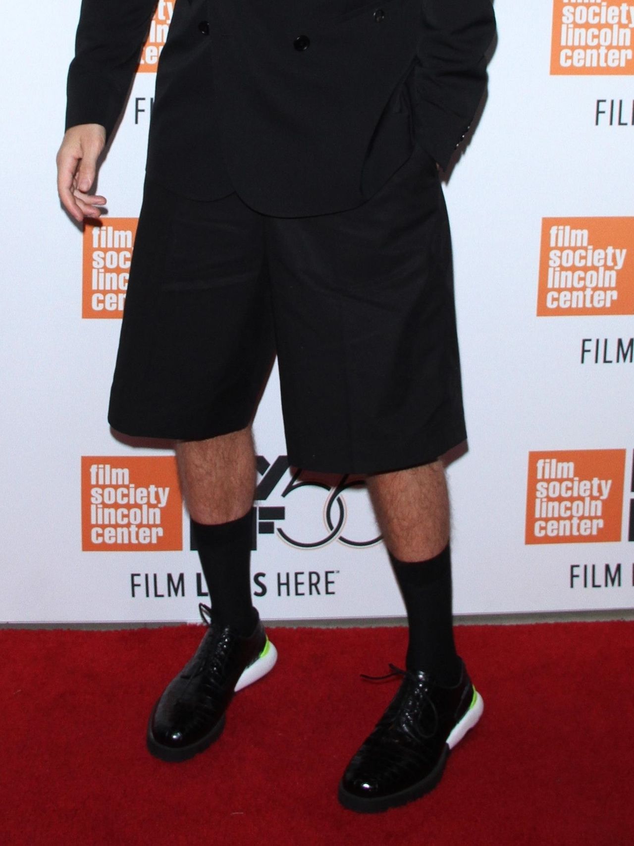 Dziś wszyscy mówią o dziwnej stylówce Roberta Pattinsona (ZDJĘCIA)