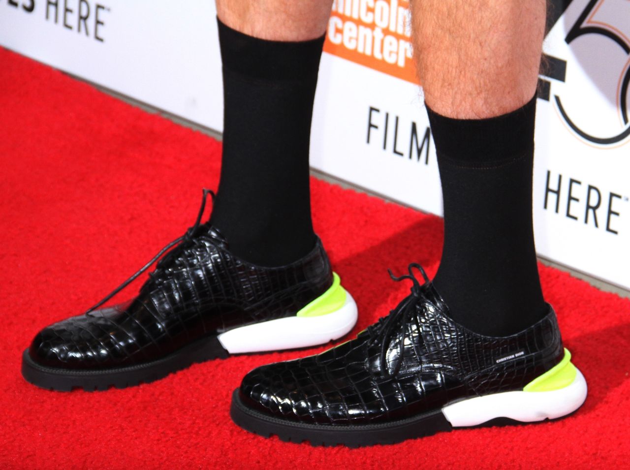 Dziś wszyscy mówią o dziwnej stylówce Roberta Pattinsona (ZDJĘCIA)