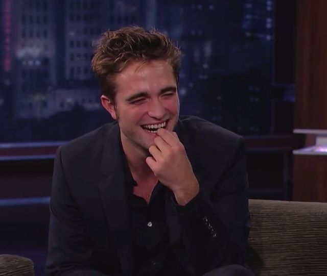 Robert Pattinson wydaje dziwny dźwięk, gdy całuje (VIDEO)