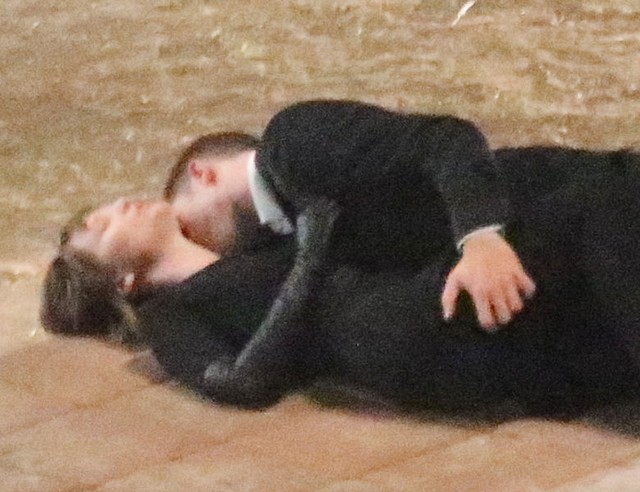 Tak całuje Robert Pattinson (FOTO)