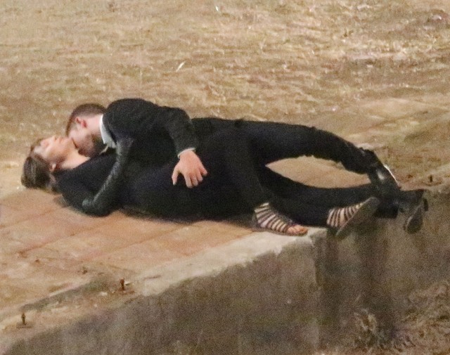 Tak całuje Robert Pattinson (FOTO)