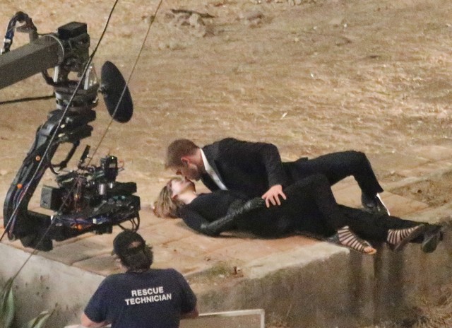 Tak całuje Robert Pattinson (FOTO)