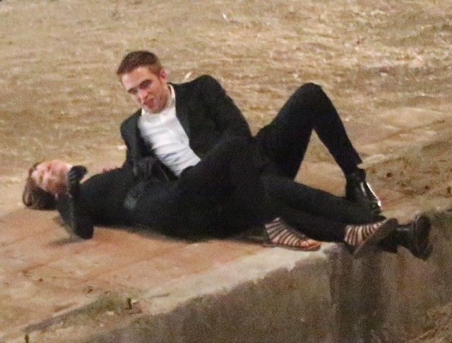 Tak całuje Robert Pattinson (FOTO)