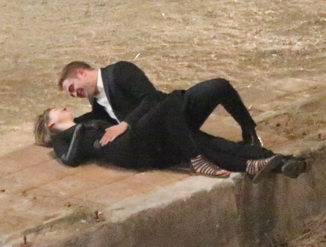 Tak całuje Robert Pattinson (FOTO)