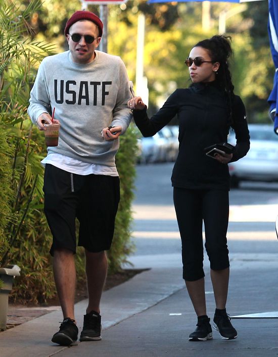 Robert Pattinson przyłapany na czułościach z dziewczyną FOTO Robert Pattinson przyłapany na czułościach z dziewczyną FOTO