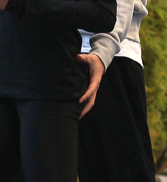 Robert Pattinson przyłapany na czułościach z dziewczyną FOTO Robert Pattinson przyłapany na czułościach z dziewczyną FOTO