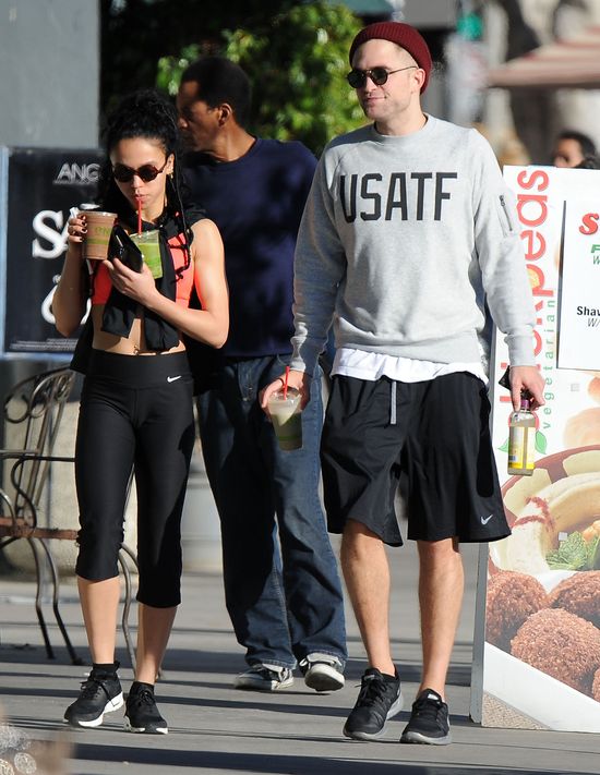 Robert Pattinson przyłapany na czułościach z dziewczyną FOTO Robert Pattinson przyłapany na czułościach z dziewczyną FOTO