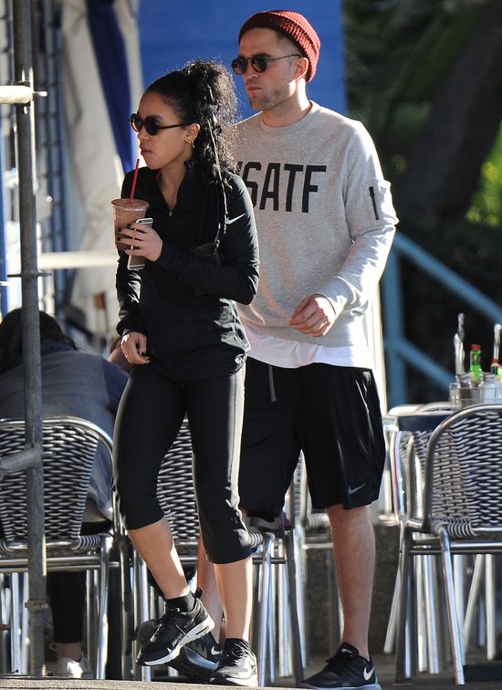 Robert Pattinson przyłapany na czułościach z dziewczyną FOTO Robert Pattinson przyłapany na czułościach z dziewczyną FOTO