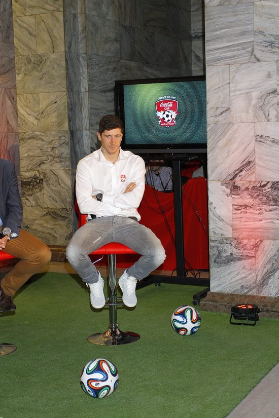 Robert Lewandowski wyjdzie na boisko w masce (Twitter) Robert Lewandowski wyjdzie na boisko w masce (Twitter)