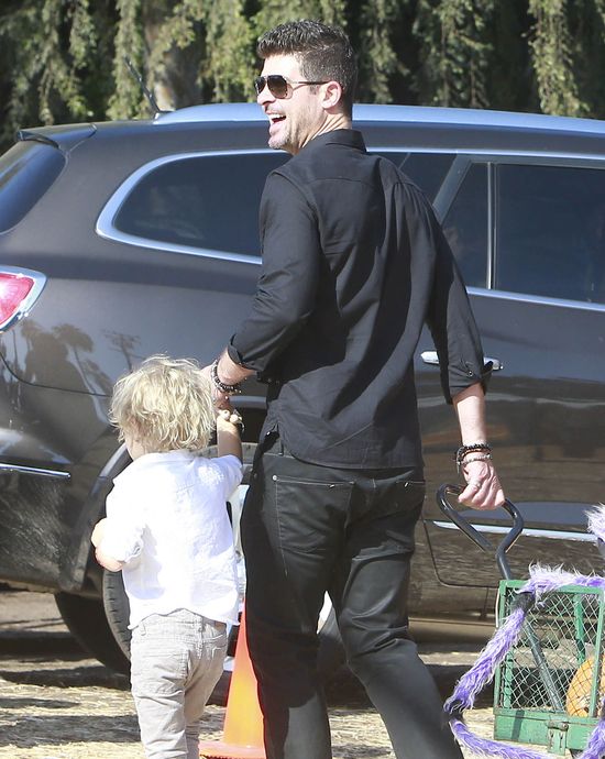 Robin Thicke pokazuje, że jest dobrym ojcem (FOTO)