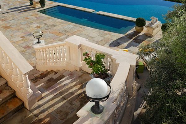 Ten aktor potrzebował w swoim domu... 12 łazienek (FOTO)