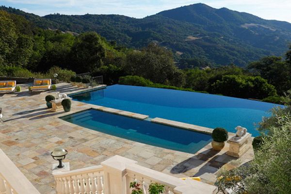 Ten aktor potrzebował w swoim domu... 12 łazienek (FOTO)