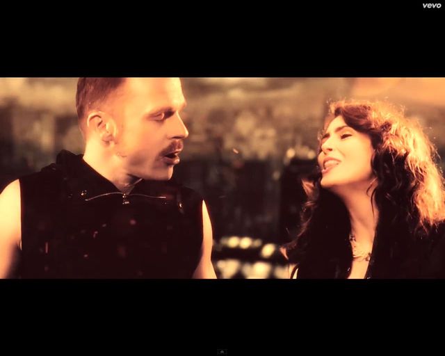 Piotr Rogucki śpiewa z Within Temptation  [VIDEO]