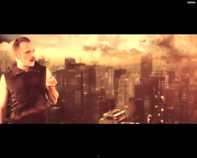 Piotr Rogucki śpiewa z Within Temptation  [VIDEO]