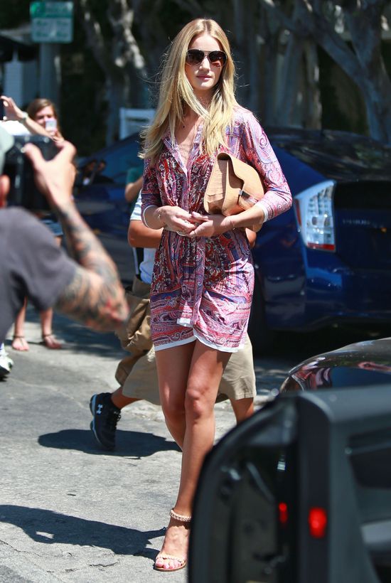 Boskie nogi i blond czupryna - kto to? (FOTO) Boskie nogi i blond czupryna - kto to? (FOTO)