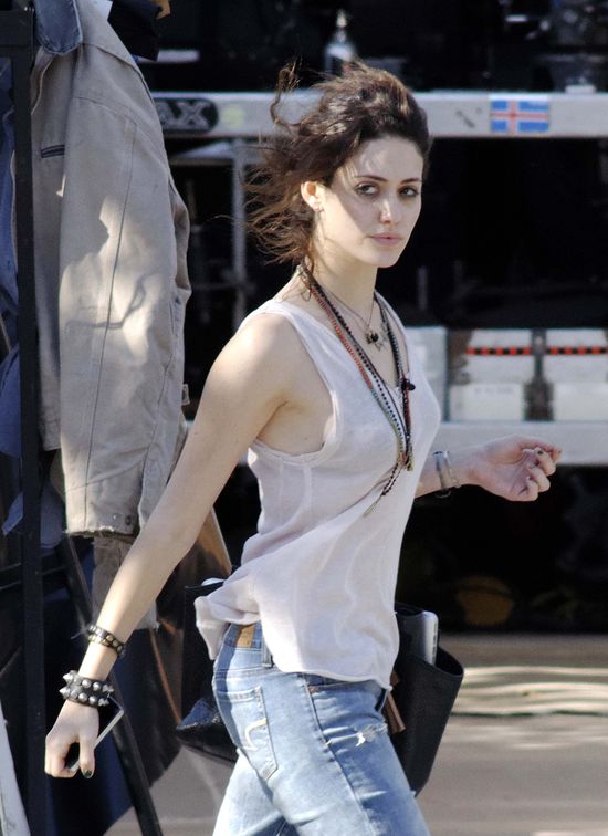 Emmy Rossum stworzona do delikatnego makijażu