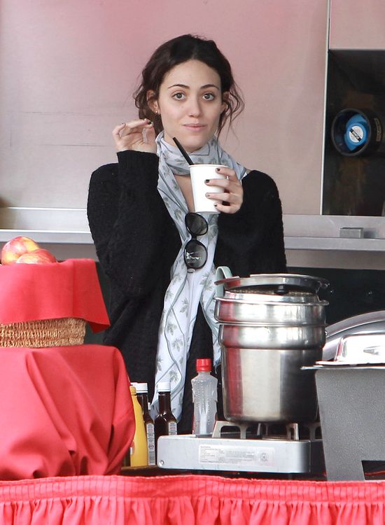 Emmy Rossum stworzona do delikatnego makijażu