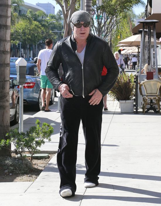 Czy Mickey Rourke jeszcze rozpoznaje siebie? (FOTO)