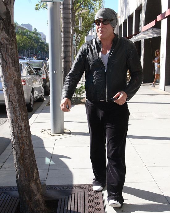 Czy Mickey Rourke jeszcze rozpoznaje siebie? (FOTO)
