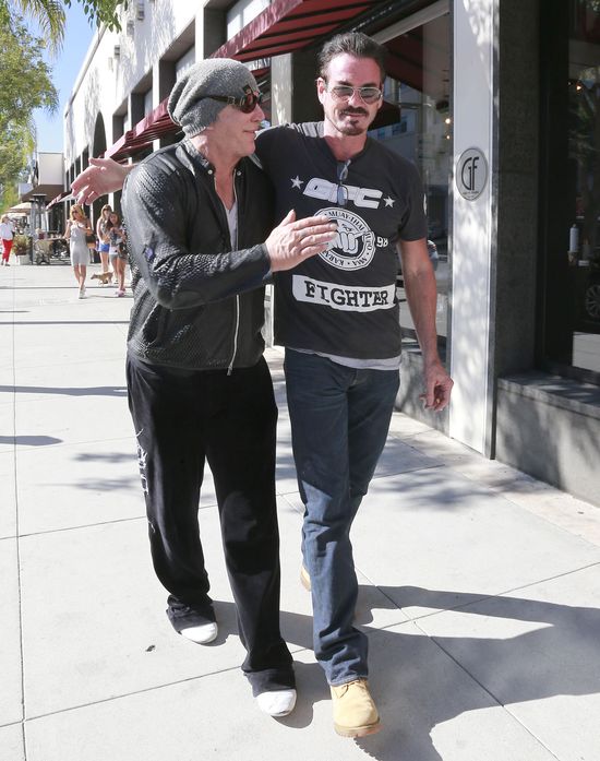 Czy Mickey Rourke jeszcze rozpoznaje siebie? (FOTO)