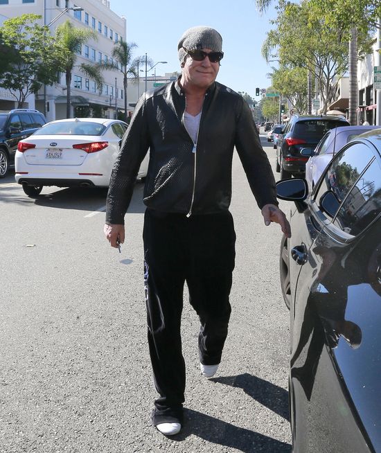 Czy Mickey Rourke jeszcze rozpoznaje siebie? (FOTO)