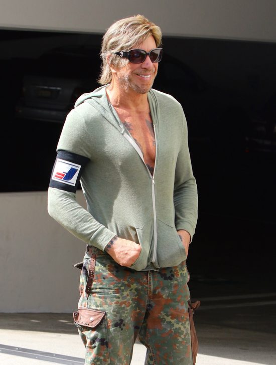 O rany. Mickey Rourke przeszedł chyba setną operację (FOTO) O rany. Mickey Rourke przeszedł chyba setną operację (FOTO)