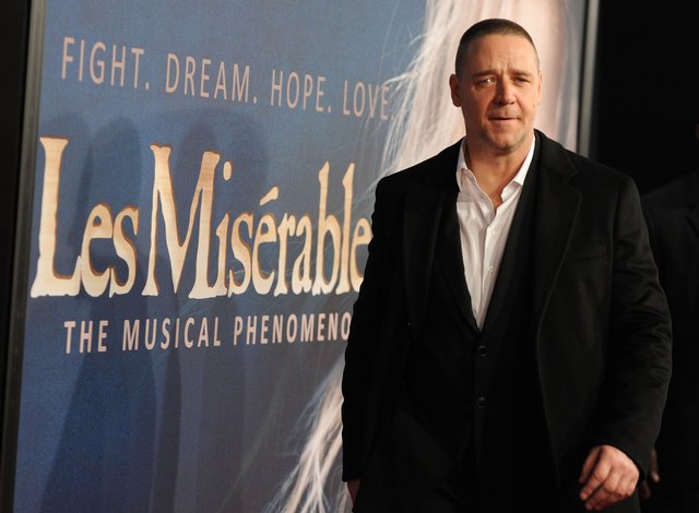 Russell Crowe spotyka się z 31-letnią Katie Lee