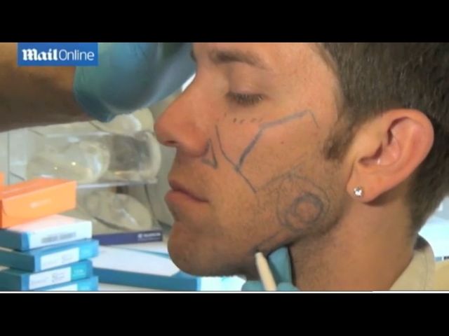 Chciał się upodobnić do Ryana Goslinga (FOTO) Chciał się upodobnić do Ryana Goslinga (FOTO)