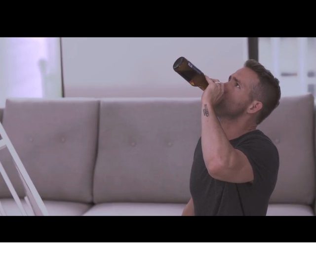 Jest alkohol, są przekleństwa. Ryan Reynolds vs. Ikea