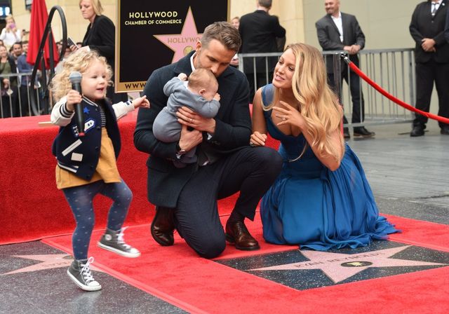 Blake Lively i Ryan Reynolds w końcu pokazali córeczki! Są ŚLICZNE!