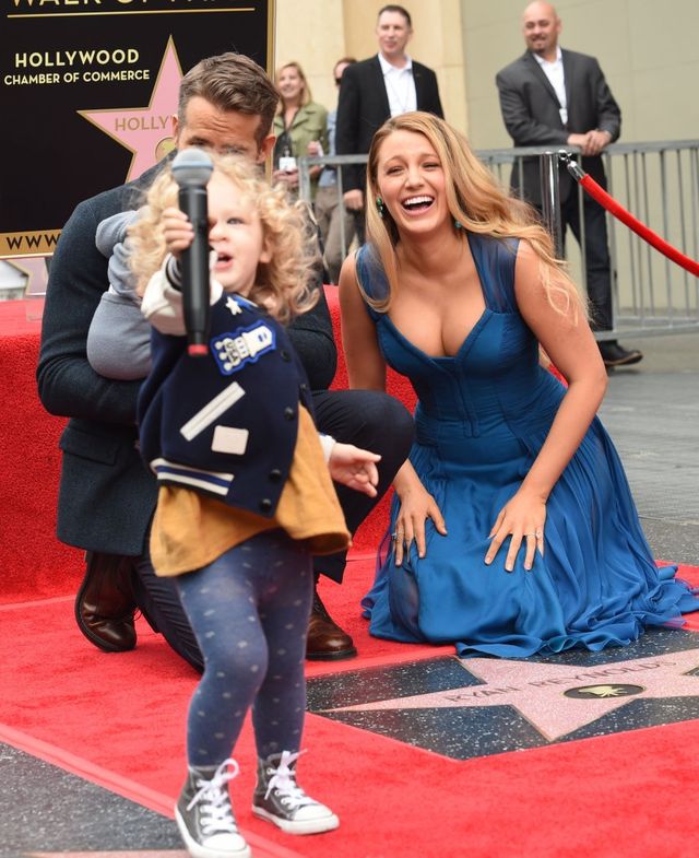 Blake Lively i Ryan Reynolds w końcu pokazali córeczki! Są ŚLICZNE!
