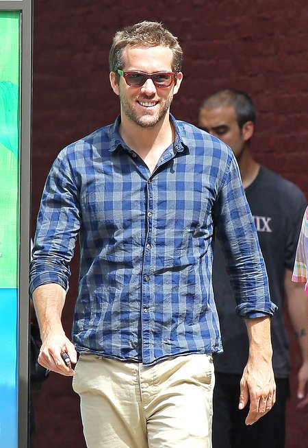 Ryan Reynolds sam w Nowym Jorku (FOTO)