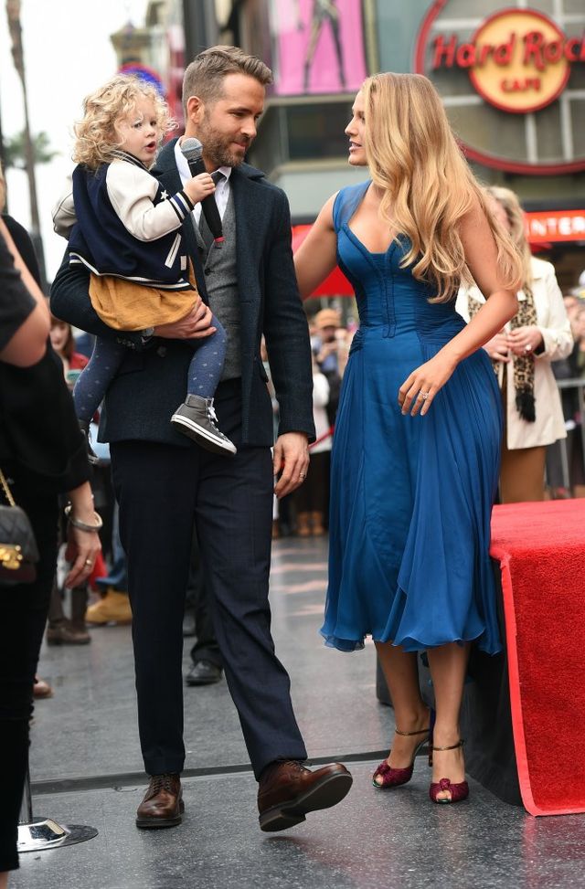 Blake Lively i Ryan Reynolds w końcu pokazali córeczki! Są ŚLICZNE!