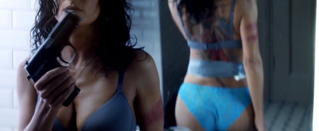 Seksowna Salma Hayek powraca w filmie Everly (FOTO)