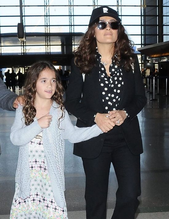 Córka Salmy Hayek nie lubi paparazzi? (FOTO)