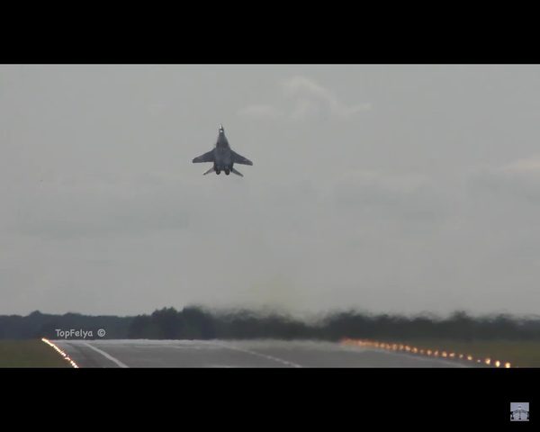 Kapitan Adrian Rojek i jego MiG-29 bohaterami internetu 