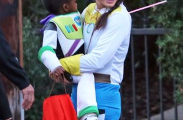Sandra Bullock i jej synek jako Buzz Astral (FOTO)