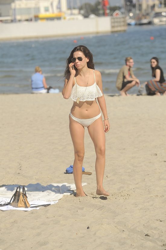 Która polska aktorka wybrała się na plażę w bikini? (FOTO)
