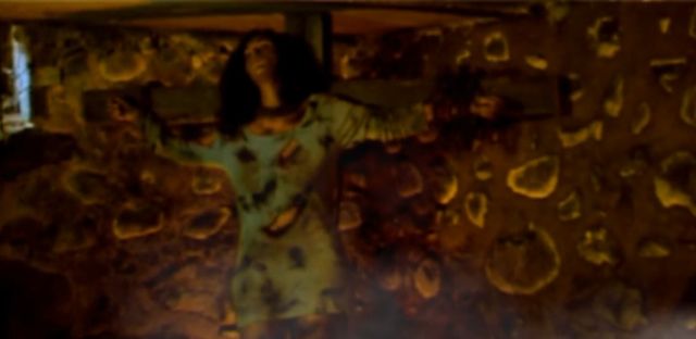 Kontrowersyjny teledysk Sary May (FOTO)