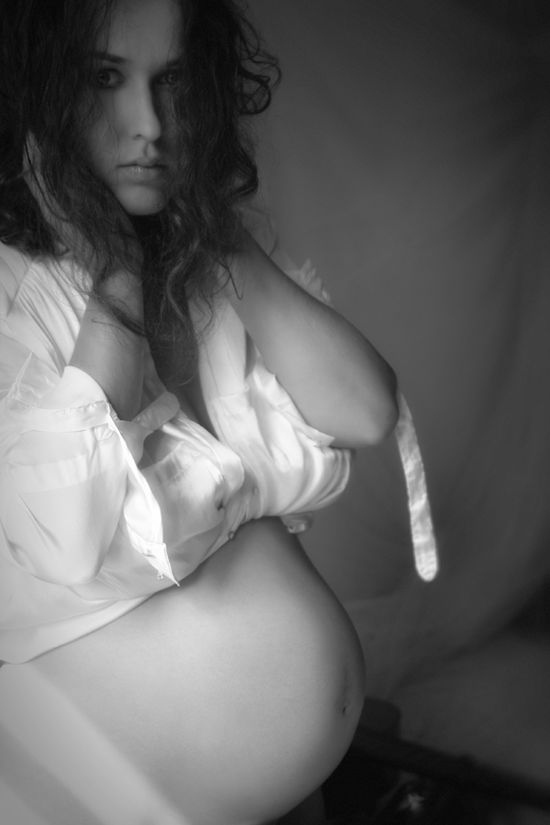 Sesja ciążowa w wydaniu Sary May (FOTO)