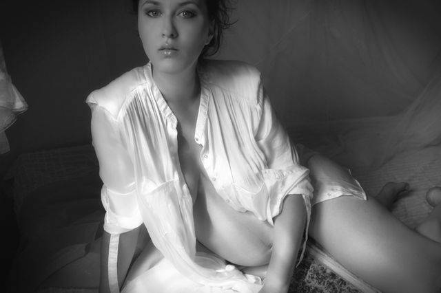 Sesja ciążowa w wydaniu Sary May (FOTO)