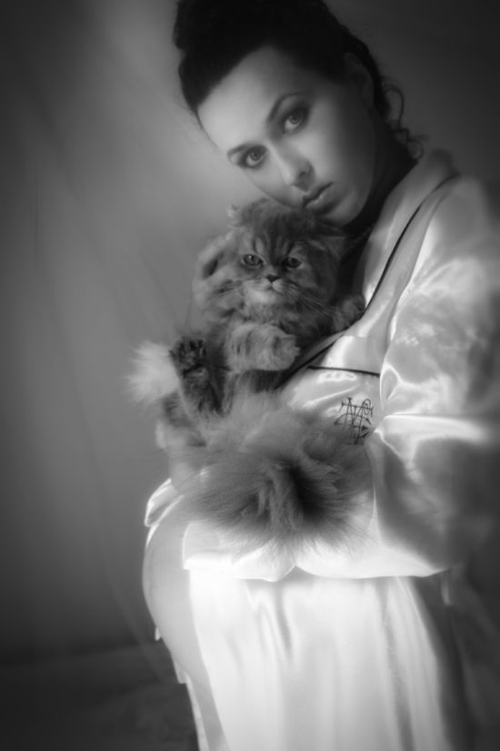 Sesja ciążowa w wydaniu Sary May (FOTO)