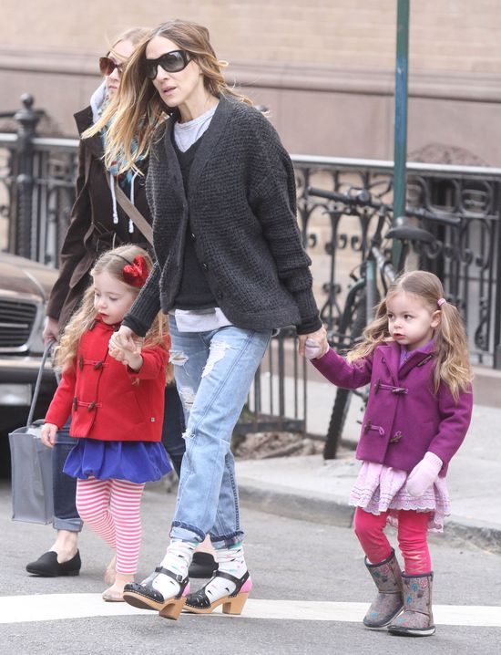 Modna mama w drodze do szkoły (FOTO)