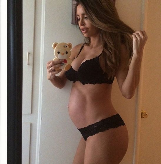 Sarah Stage już pokazała brzuch po ciąży (Instagram)