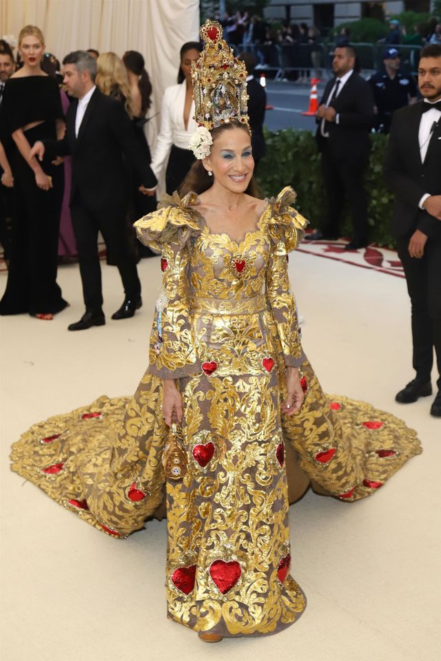 ZJAWISKOWE kreacje na Met Gali 2018: Kardashianki, Rihanna jak papież...