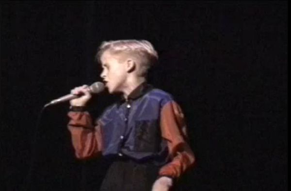 Poznajecie tego słodkiego chłopca? (FOTO)