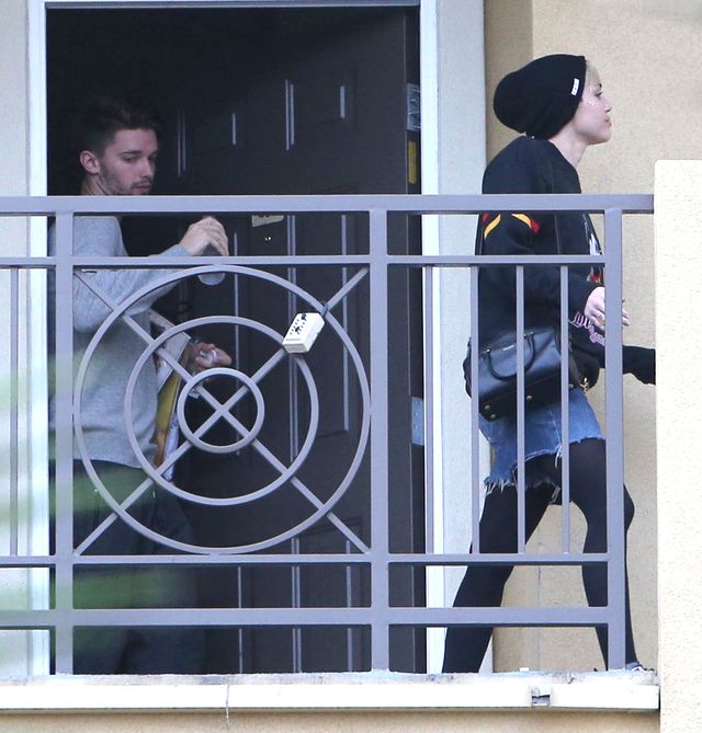 Miley Cyrus i Patrick Schwarzenegger całują się publicznie