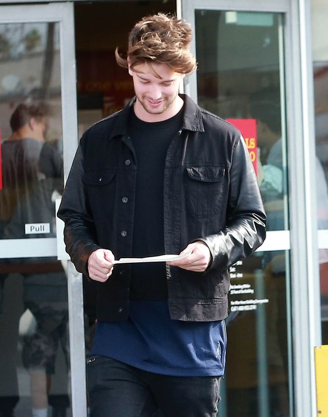 Miley Cyrus i Patrick Schwarzenegger całują się publicznie