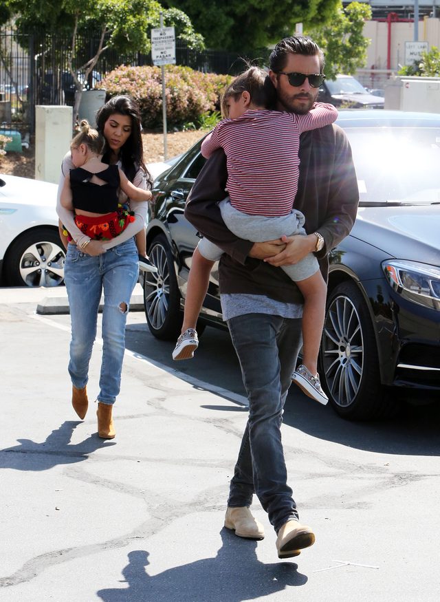 Kourtney Kardashian nakryła Scota w ŁÓŻKU z KENDALL!